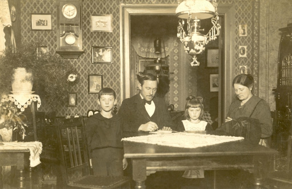 Svend Holm Arla Karoline Gøgsig - retuceret